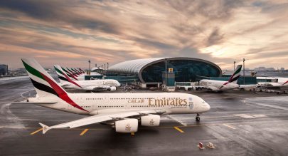 مطارات دبي تطلب من المسافرين عدم التوجه للمطار إلا في حالات الضرورة .. وطيران الإمارات تعلق إجراءات السفر من دبي حتى منتصف ليل 18 أبريل