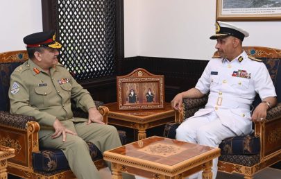 سلطنة عمان وباكستان تبحثان القضايا العسكرية ذات الاهتمام المشترك