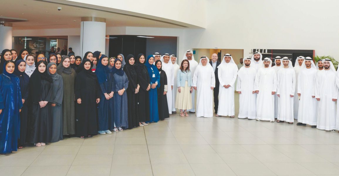 وزير الموارد البشرية والتوطين: عمل الكوادر الإماراتية في شركات القطاع الخاص يشكل قيمة مضافة