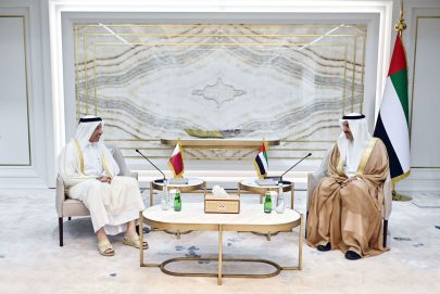 صقر غباش يستقبل سفير قطر