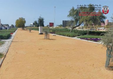 بلدية مدينة أبوظبي تنفذ تجربة تثبيت التربة باستخدام مواد طبيعية صديقة للبيئة في منطقة 