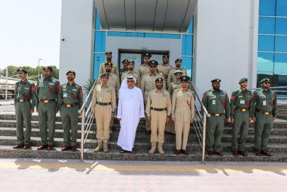 اللواء المنصوري يكرم أفضل متلقي البلاغات ومسؤولي الدوريات في شرطة دبي