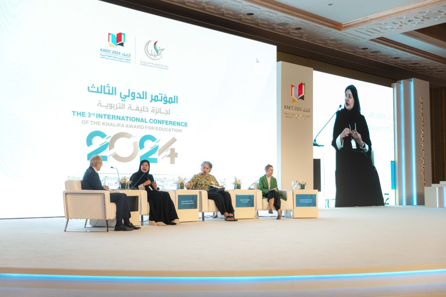 خبراء ومشاركون: دور حيوي للذكاء الاصطناعي في تطوير التعليم