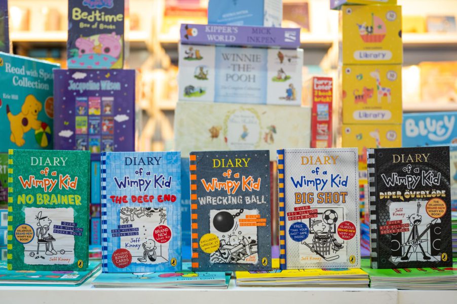 سلاسل علمية وتشويقية تناسب جميع الأعمار في “الشارقة القرائي للطفل 2024”