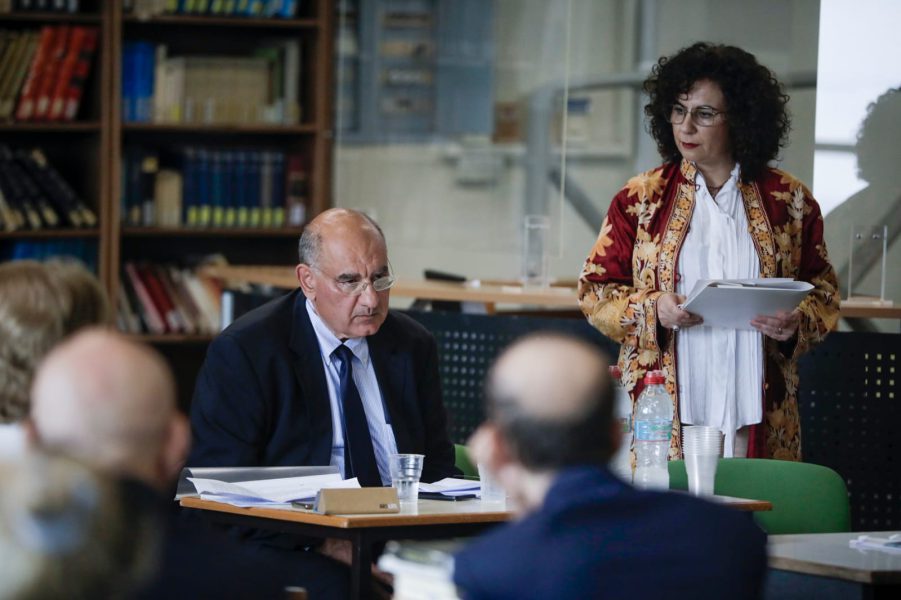 خلال فعاليات الشارقة ضيف شرف “سالونيك الدولي للكتاب” شعراء وباحثون يكشفون ملامح التلاقي والتباين بين القصيدة العربية واليونانية