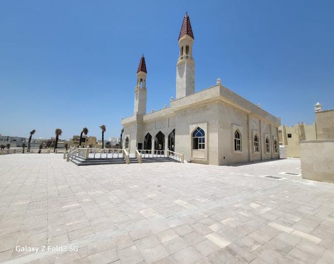 خيرية الشارقة تنجز 95% من مراحل استكمال مسجد الرحمة في كلباء