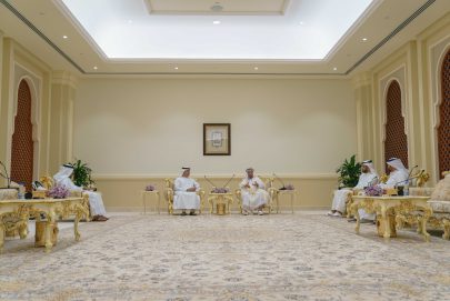 حاكم الشارقة يطلع على خطط وبرامج وزارة التربية والتعليم