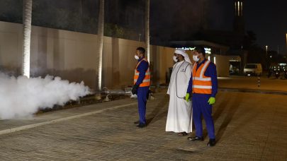 بلدية دبي تعقم 102 موقع لتجمعات مياه الأمطار وأكثر من 75 ألف منفذ لمصارف المياه