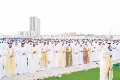سعود بن صقر يؤدي صلاة عيد الأضحى المبارك بمصلى العيد الكبير في خزام