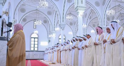 حاكم عجمان وولي عهده والشيوخ يؤدون صلاة عيد الأضحى بجامع الشيخ راشد بن حميد
