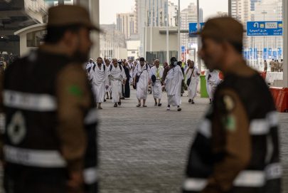 حجاج بيت الله الحرام يتوافدون إلى مشعر منى لقضاء يوم التروية