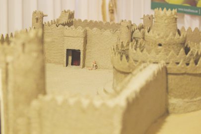 “القلاع الإماراتية”.. محور مسابقة أجمل مجسم تراثي في “ليوا للرطب”