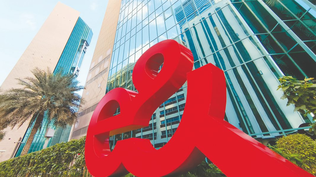 “إي آند الإمارات” تحصل على الشهادة البلاتينية لفئة مطابقة واجهة برمجة التطبيقات المفتوحة من “تي إم فورم”