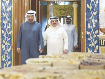رئيس الدولة وملك البحرين يؤكدان تعزيز التعاون والتنسيق المشترك على جميع المستويات