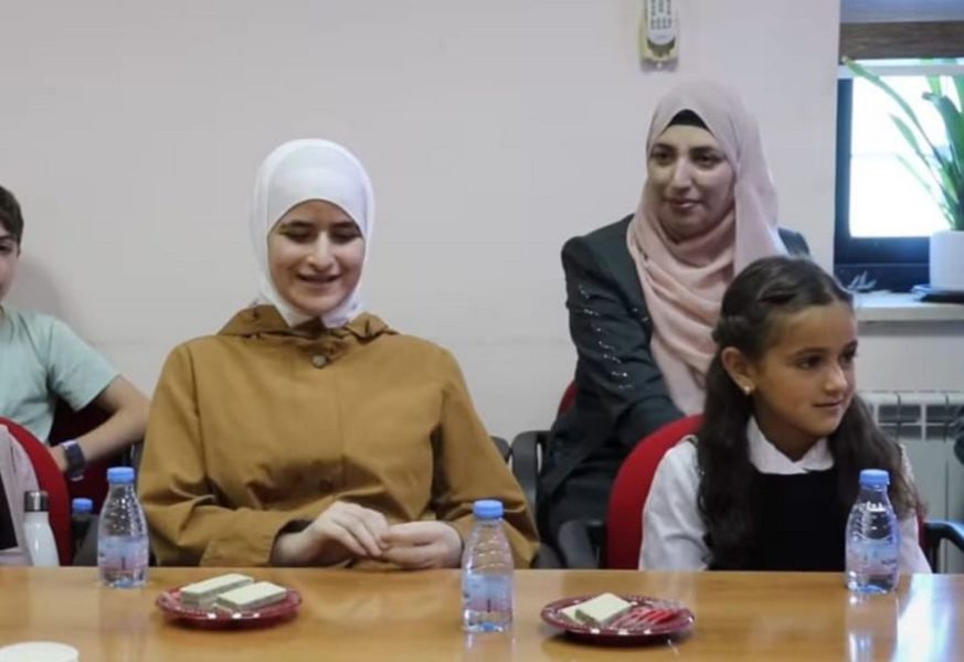 تحدي القراءة العربي يتوج سلسبيل صوالحة بطلة لدورته الثامنة في فلسطين