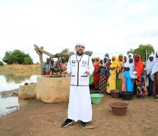 وفد هيئة الأعمال الخيرية العالمية يتفقد 90 مشروعاً تنمويا في السنغال