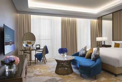 استمتع بالرفاهية والفخامة في فندق الجداف روتانا سويت: وجهتك المثالية في قلب دبي