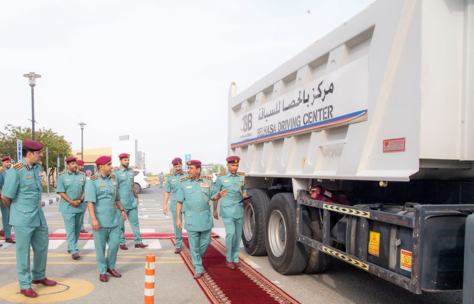 قائد عام شرطة رأس الخيمة يدشن نظام الاختبار الذكي للمركبات الثقيلة لفحص السائقين