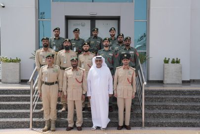اللواء المنصوري يكرم أفضل مُتلقي البلاغات ومسؤولي الدوريات في شرطة دبي