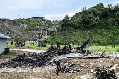 تحطم طائرة على متنها 19 شخصاً عند الاقلاع في نيبال