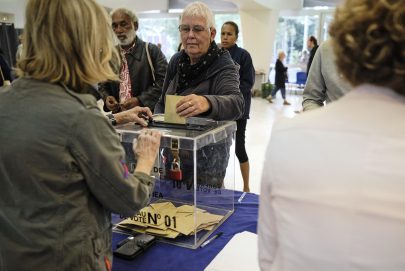 الفرنسيون يبدأون التصويت في الجولة الثانية من الانتخابات التشريعية