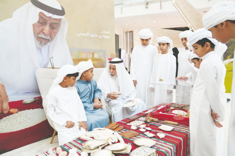 “التراث البحري” .. حكايات تروي إرثاً وطنياً مستداماً في “أبوظبي للصيد والفروسية”