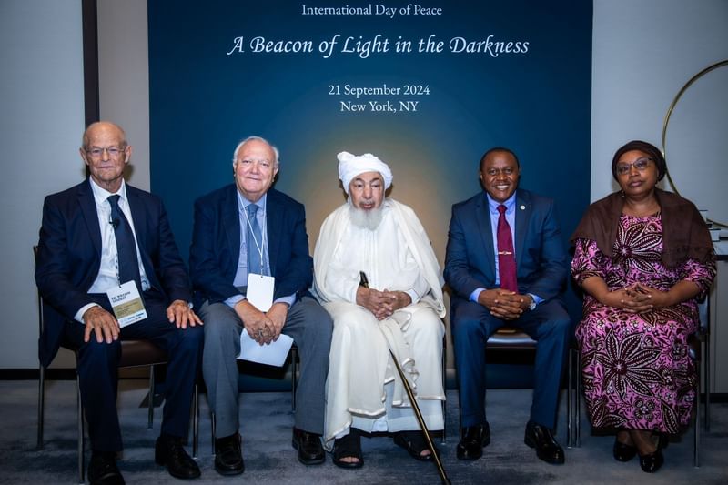 بن بيّه : جهود الإمارات مشهودة في السعي إلى السلام ومد يد العون للمتضررين من الحرب