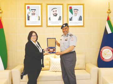 شرطة أبوظبي تطلع وفدا أمنياً مغربياً على أفضل ممارساتها التطويرية