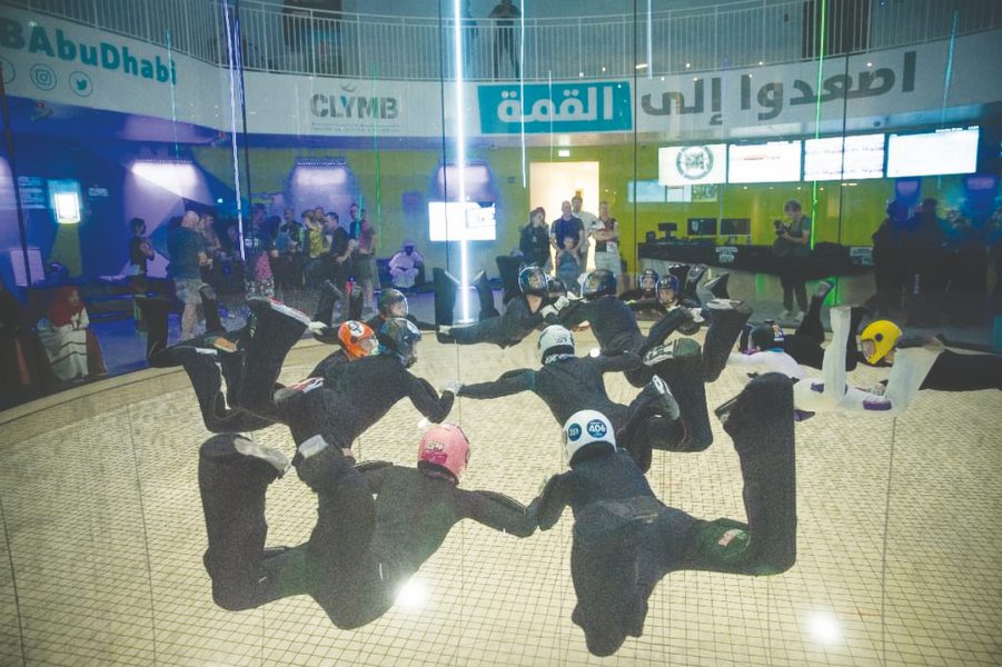 انطلاق بطولة الإمارات الدولية للقفز بالمظلات اليوم