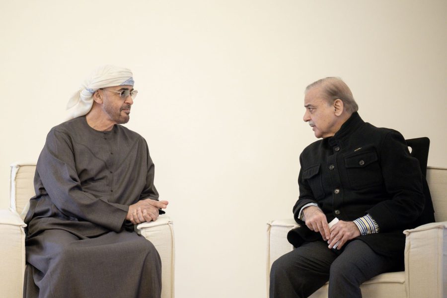 رئيس الدولة يلتقي رئيس وزراء باكستان ويبحثان مسارات التعاون والعمل المشترك