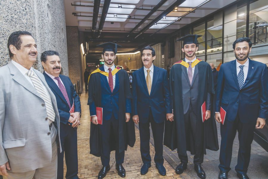 حاكم أم القيوين يشهد حفل تخرج نجليه من جامعة سيتى لندن