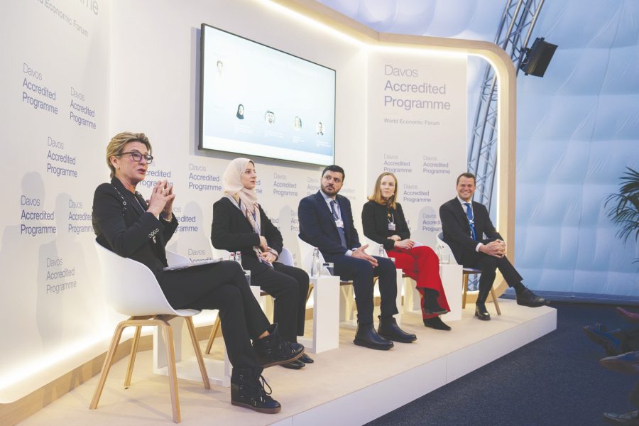 قيادات حكومية من الإمارات وخبراء دوليين يؤكدون أهمية تصفير البيروقراطية