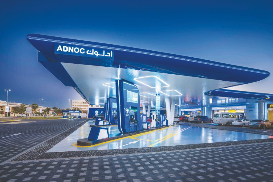 “أدنوك للتوزيع” و”إيميرج” تتعاونان لتزويد محطات خدمة أبوظبي بالطاقة الشمسية