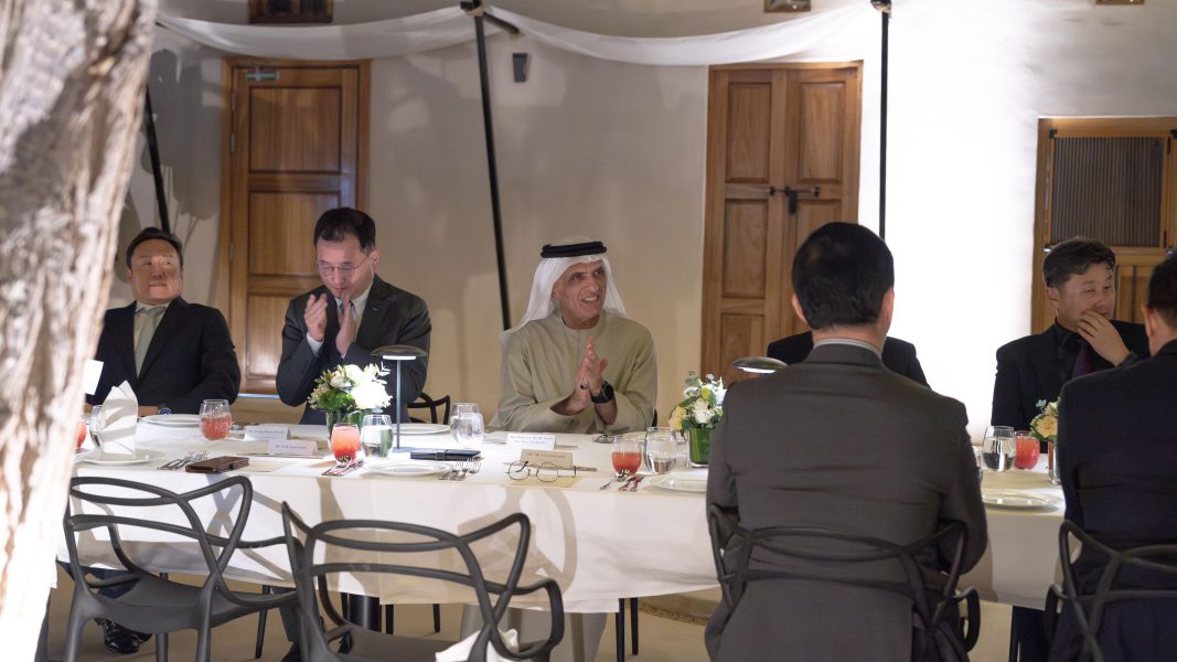 سعود بن صقر يحضر حفل عشاء وفد الأعمال الكوري في رأس الخيمة