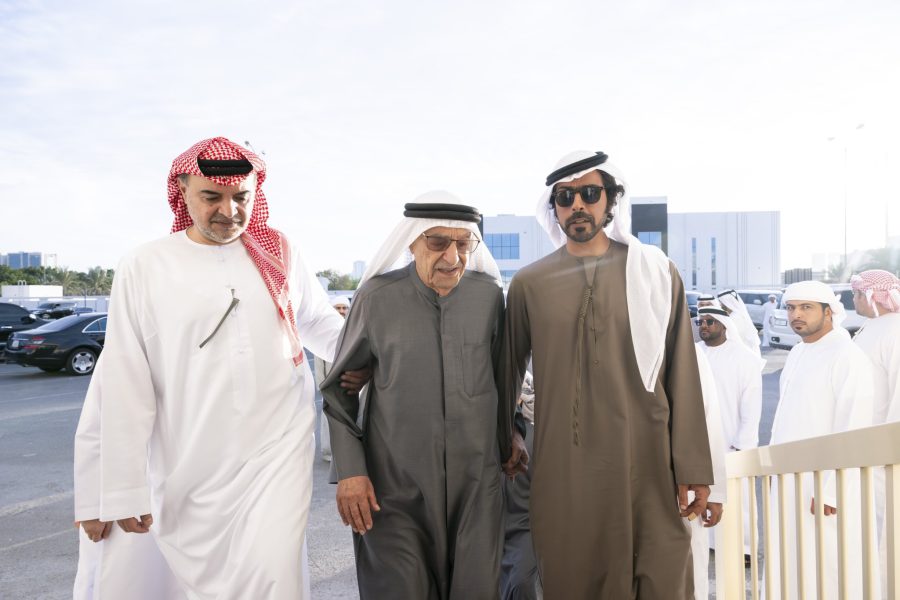 خليفة بن طحنون بن محمد يُقدِّم واجب العزاء في وفاة عبدالله أمين الشرفاء