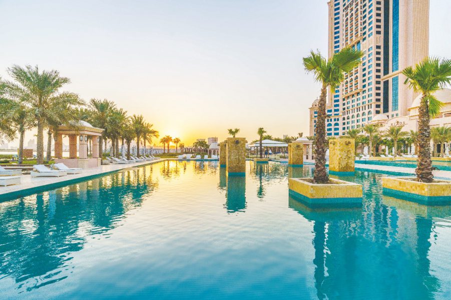 ريكسوس مارينا أبوظبي منتجع فريد من نوعه وسط البحر