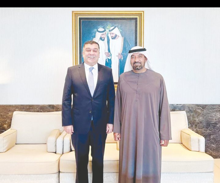 أحمد بن سعيد يبحث تعزيز التعاون مع رئيس طيران الشرق الأوسط