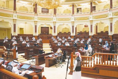 “استشاري الشارقة” يناقش تطوير الخدمات الصحية في الإمارة