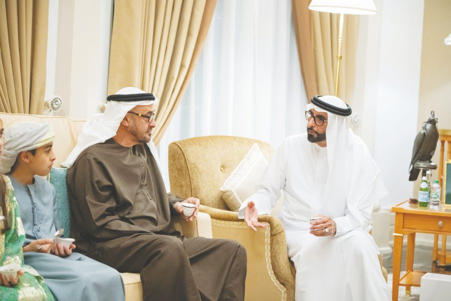 رئيس الدولة يزور محمد البواردي في منزله بأبوظبي