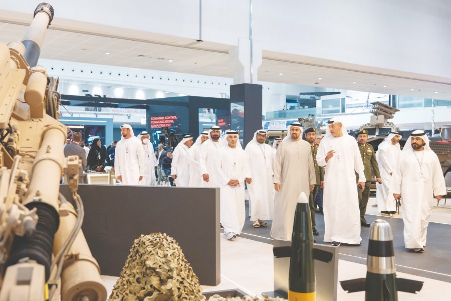 ذياب بن محمد بن زايد يزور معرض “آيدكس 2025”