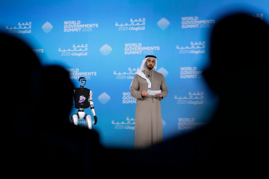 بحضور محمد بن راشد ومنصور بن زايد.. سيف بن زايد في القمة العالمية للحكومات: الإمارات أكثر دول العالم أماناً