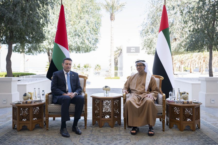منصور بن زايد يبحث تعزيز العلاقات مع رئيس مجلس النواب الأردني