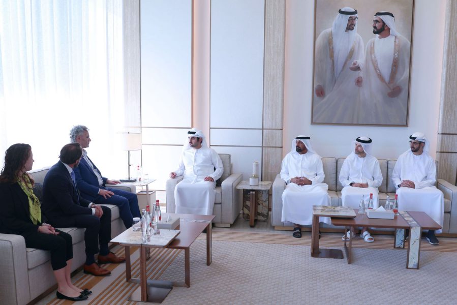 مكتوم بن محمد يلتقي الرئيس التنفيذي لـشركة “بالانتير تكنولوجيز”