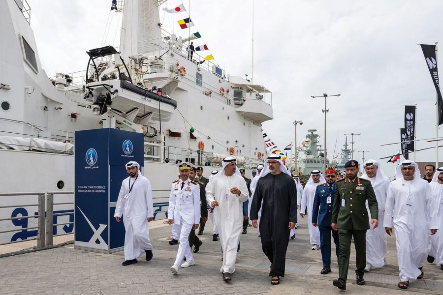 خالد بن محمد بن زايد يشهد جانباً من فعاليات اليوم الثاني من معرضَي “آيدكس” و”نافدكس”