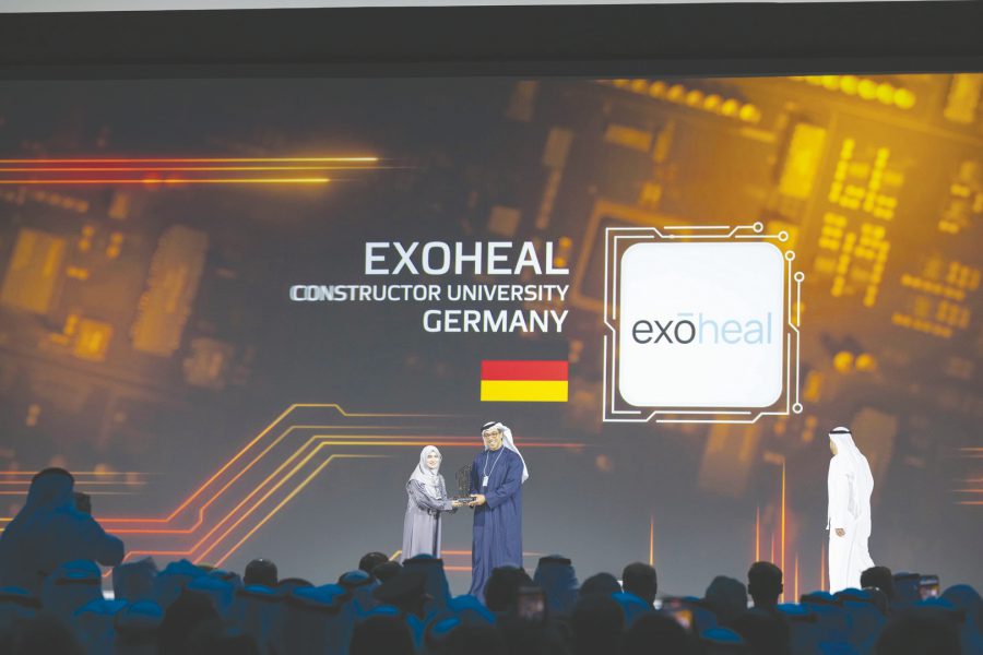 بحضور محمد بن راشد.. منصور بن زايد يكرّم الفائزين بجائزتيّ تكنولوجيا الحكومات وأفضل التطبيقات الحكومية