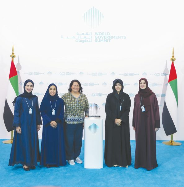 لطيفة بنت محمد تكرّم الفائز بجائزة ابتكارات الحكومات الخلاقة