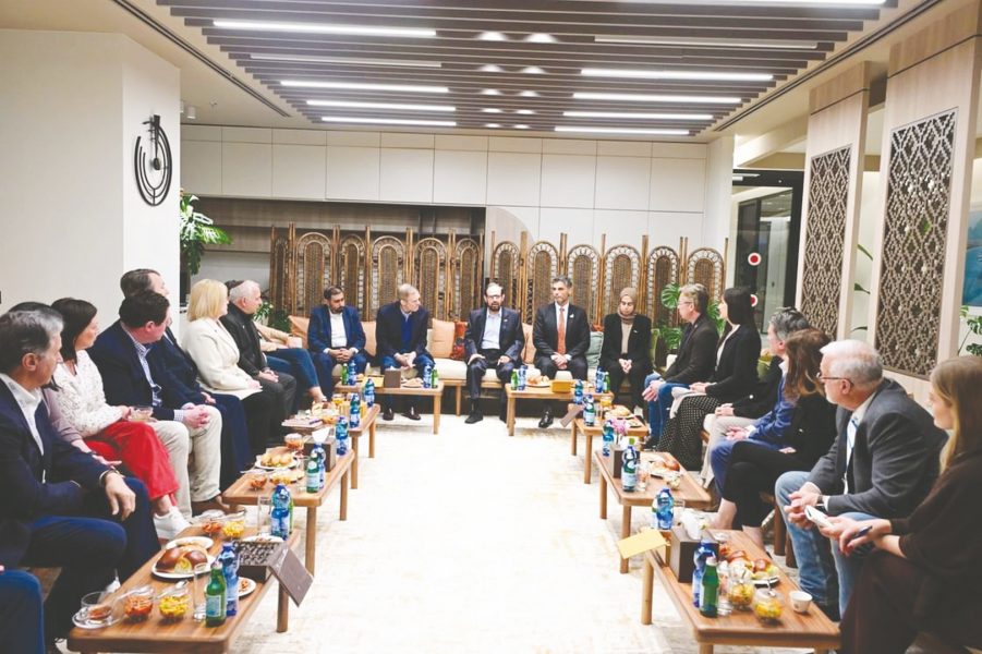 علي النعيمي يلتقي وفداً من الكونغرس الأمريكي يزور إسرائيل