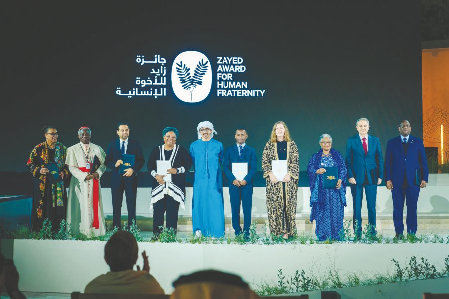 تحت رعاية رئيس الدولة.. عبدالله بن زايد يشهد حفل تكريم الفائزين بجائزة زايد للأخوة الإنسانية 2025