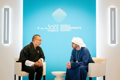 عبدالله بن زايد يستقبل رئيس وزراء بوتان على هامش أعمال القمة العالمية للحكومات
