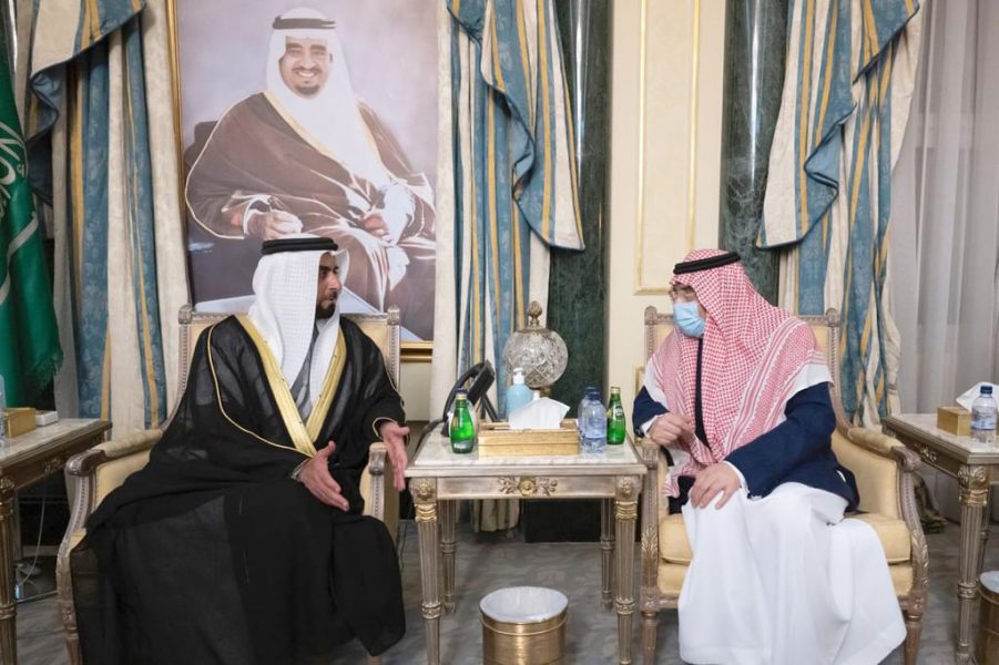 سيف بن زايد يقدم واجب العزاء بوفاة الأمير محمد بن فهد بن عبد العزيز آل سعود